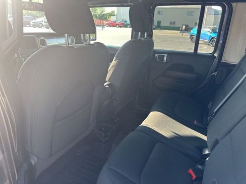 Used 2021 Jeep Wrangler Unlimited Sahara w/ Cold Weather Group image 18