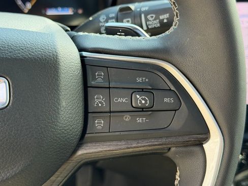 Certified 2024 Jeep Grand Cherokee Limited w/ Black Appearance Package image 22