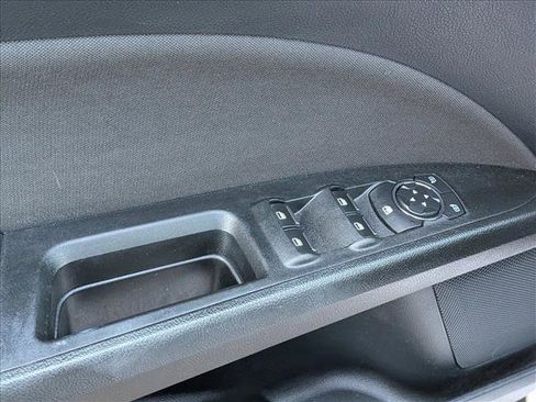 Used 2019 Ford Fusion SE FWD image 11