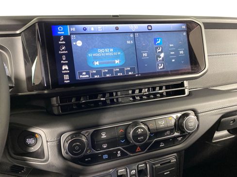 Used 2025 Jeep Wrangler Unlimited Rubicon 4xe AWD/4WD image 27