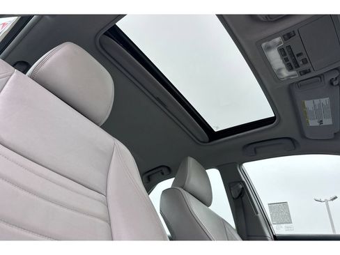 Used 2015 Toyota Camry XLE w/ Advanced Technology Package FWD image 18