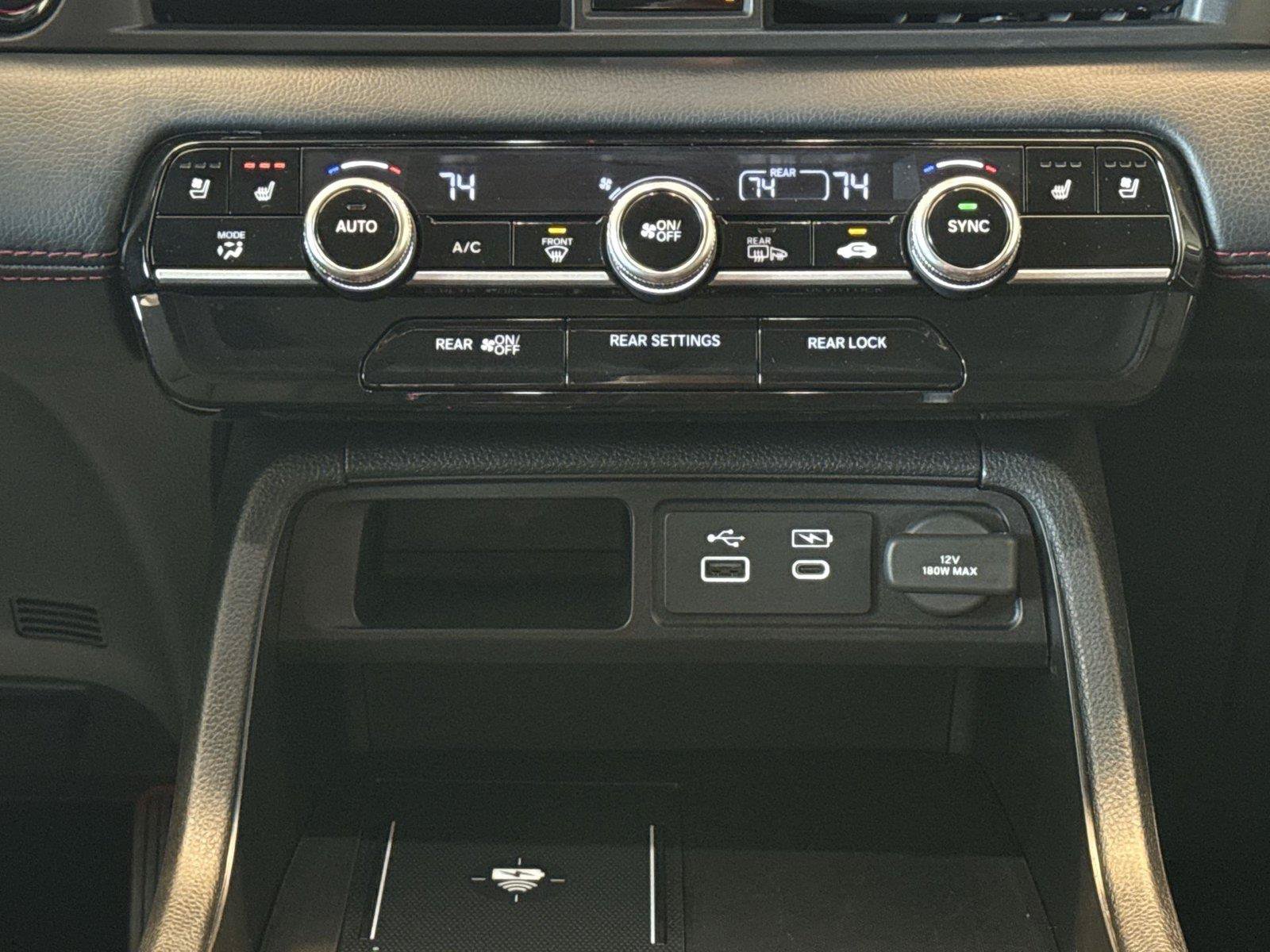 Used 2025 Honda Pilot Black Edition image 17