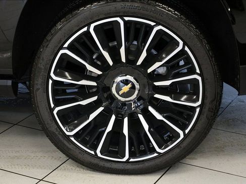 New 2026 Chevrolet Suburban High Country image 5