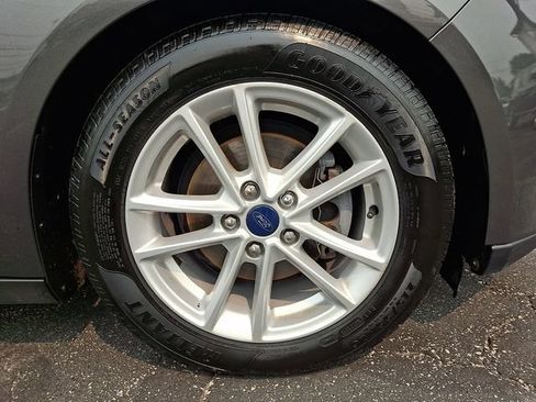 Used 2017 Ford Focus SE FWD image 8