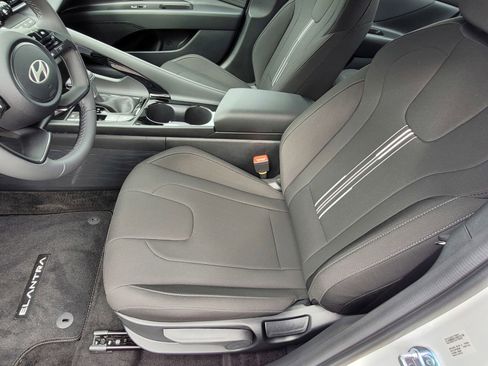 New 2025 Hyundai Elantra SEL image 15