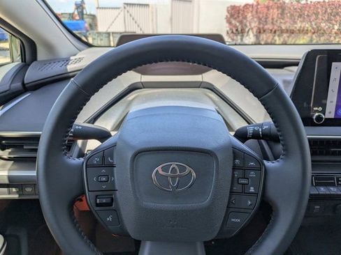 Used 2025 Toyota Prius LE image 32
