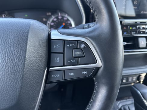 Certified 2022 Toyota Highlander Platinum image 17