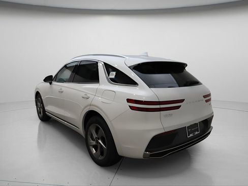 Certified 2026 Genesis GV70 2.5T Select AWD/4WD image 6