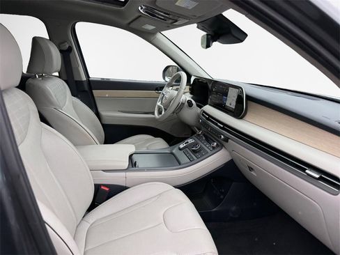 Used 2024 Hyundai Palisade Limited image 24