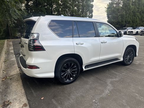 Used 2023 Lexus GX 460 Luxury w/ Sport Design Package AWD/4WD image 5