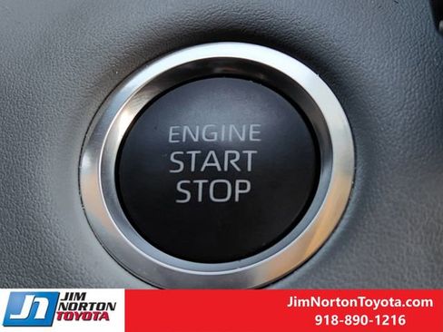 Used 2025 Toyota Highlander Platinum image 24