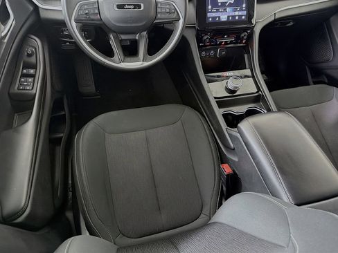 Used 2024 Jeep Grand Cherokee Laredo RWD image 24