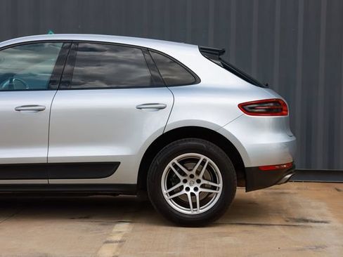 Used 2017 Porsche Macan AWD/4WD image 30