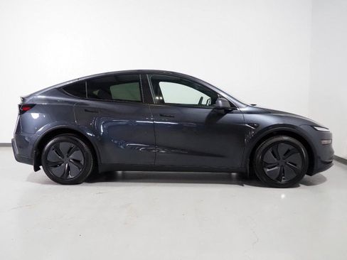 Used 2026 Tesla Model Y Long Range RWD image 6