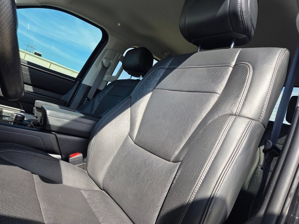 Used 2022 Toyota Tundra SR5 w/ SR5 Premium Package RWD image 11