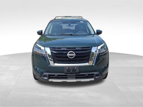 Used 2024 Nissan Pathfinder SL AWD/4WD image 2