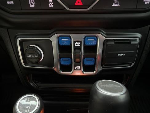Used 2021 Jeep Gladiator Overland image 22