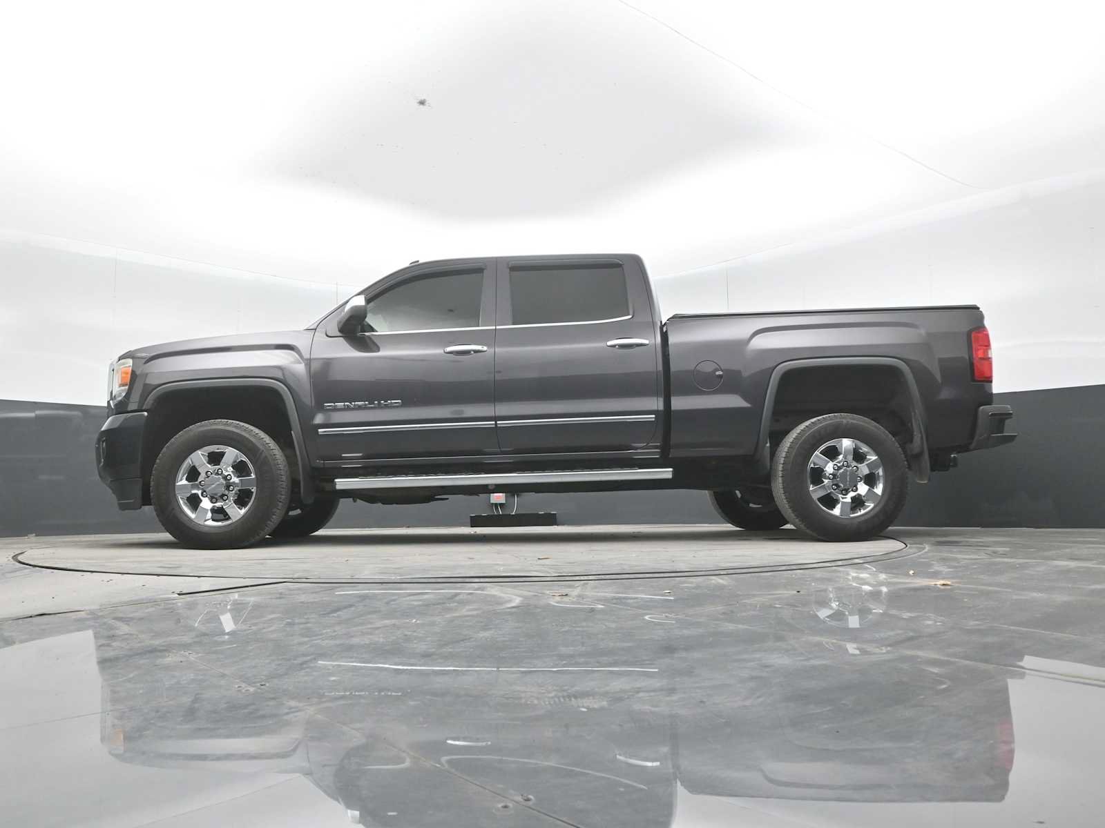 Used 2015 GMC Sierra 2500 Denali w/ Driver Alert Package AWD/4WD image 25