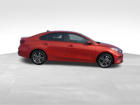 Used 2023 Kia Forte LXS w/ LXS Technology Package image 2