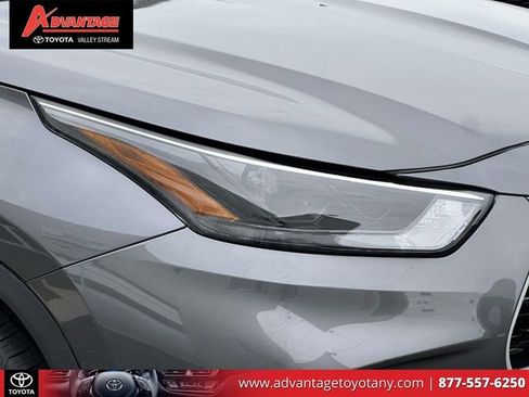 Used 2023 Toyota Highlander XLE AWD/4WD image 11