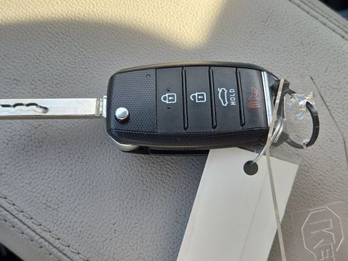 Used 2016 Kia Optima LX w/ LX Convenience Package image 32