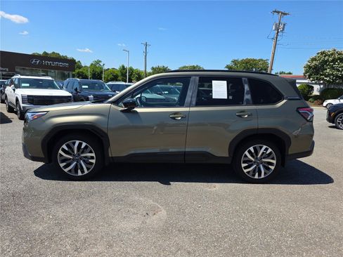 Used 2025 Subaru Forester Touring AWD/4WD image 17
