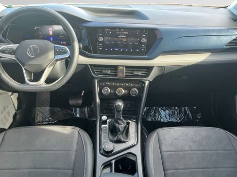 Used 2024 Volkswagen Taos SE w/ Panoramic Sunroof Package image 10