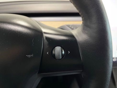 Used 2023 Tesla Model Y Long Range AWD/4WD image 23