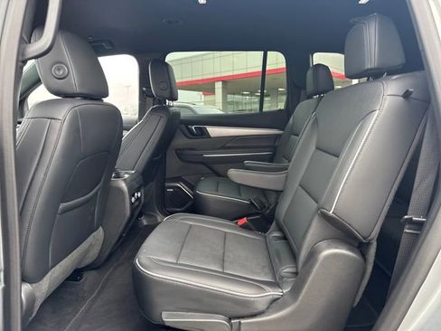 Used 2025 Buick Enclave Preferred image 14