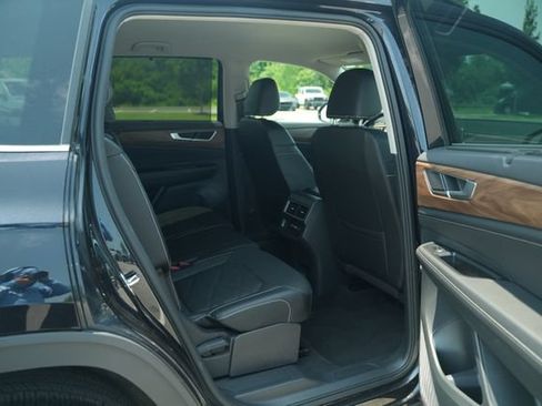 Used 2025 Volkswagen Atlas SE FWD image 22