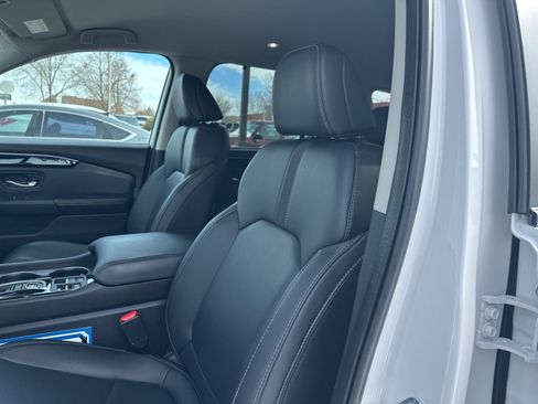 Used 2025 Honda Pilot EX-L image 10