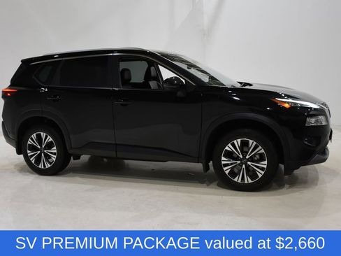Used 2022 Nissan Rogue SV w/ SV Premium Package image 3
