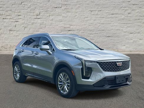 Used 2025 Cadillac XT4 Premium Luxury FWD image 6