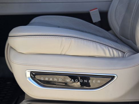 Used 2022 Jeep Grand Wagoneer Series II w/ Premium Group II image 33