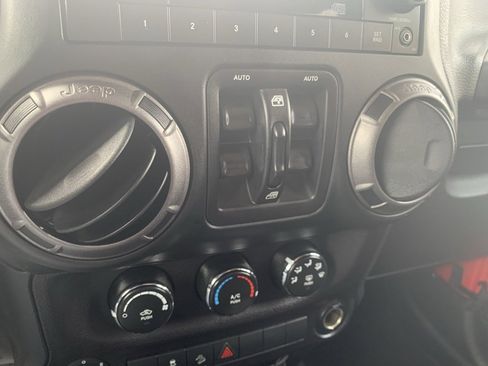 Used 2018 Jeep Wrangler Unlimited Sport S image 18