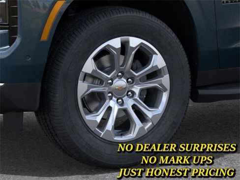 New 2026 Chevrolet Suburban LT w/ Comfort Package image 9