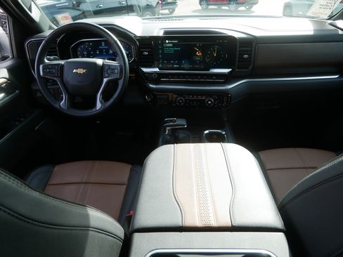 Used 2025 Chevrolet Silverado 1500 High Country w/ Technology Package image 10