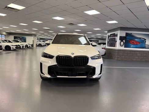 Used 2024 BMW X5 xDrive40i w/ M Sport Package AWD/4WD image 2