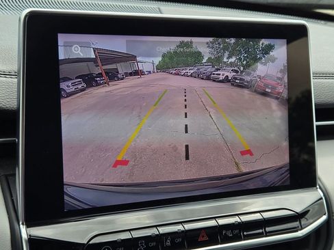 Used 2025 Jeep Compass Limited image 16