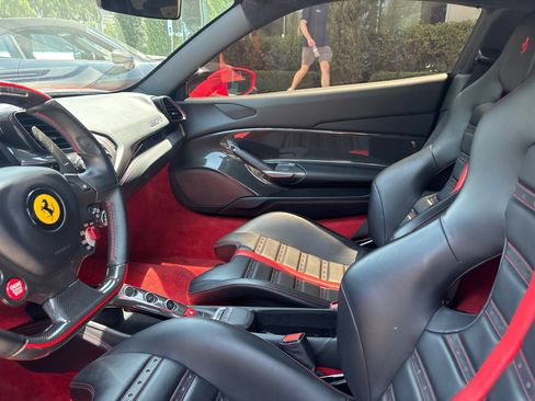 Used 2017 Ferrari 488 GTB RWD image 5
