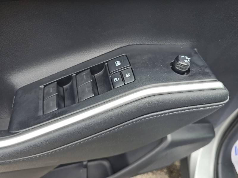 Used 2021 Toyota Highlander XLE AWD/4WD image 25