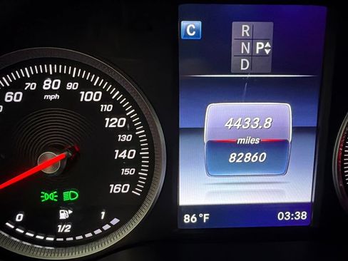 Used 2016 Mercedes-Benz GLC 300 4MATIC image 32