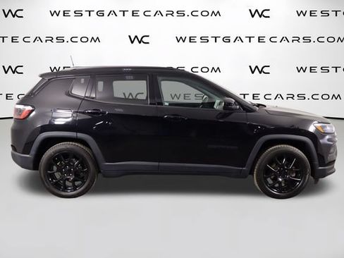 Used 2022 Jeep Compass Latitude FWD image 42
