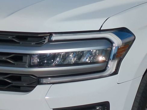 Certified 2022 Ford Expedition XLT image 11