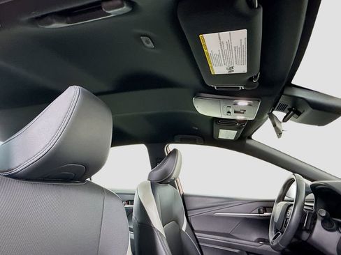 Used 2025 Toyota Camry SE image 18