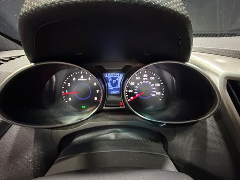 Used 2017 Hyundai Veloster Value Edition image 10