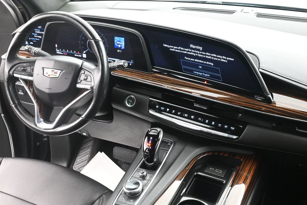 Used 2022 Cadillac Escalade Luxury w/ LPO, Illumination Package AWD/4WD image 14