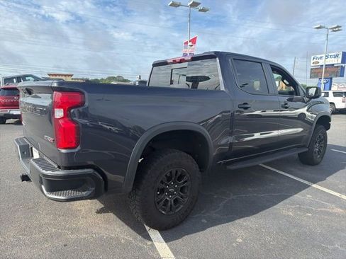 Used 2023 Chevrolet Silverado 1500 ZR2 w/ Technology Package AWD/4WD image 3