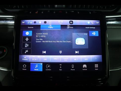 Used 2023 Jeep Grand Cherokee Limited image 27