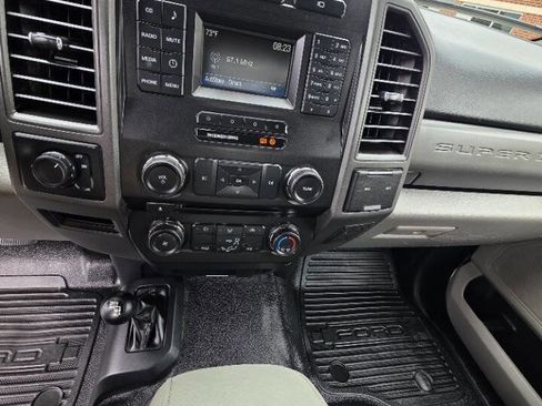 Used 2017 Ford F250 XL w/ Power Equipment Group AWD/4WD image 16